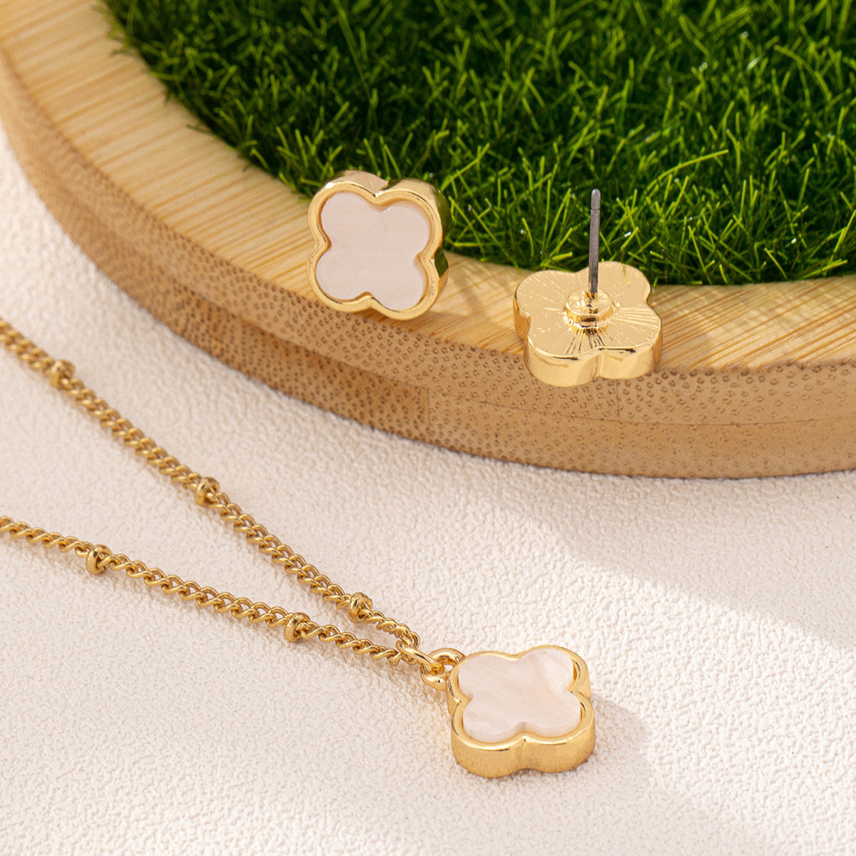 Elegant Lucky Flower Pendant Set for Women by Planderful