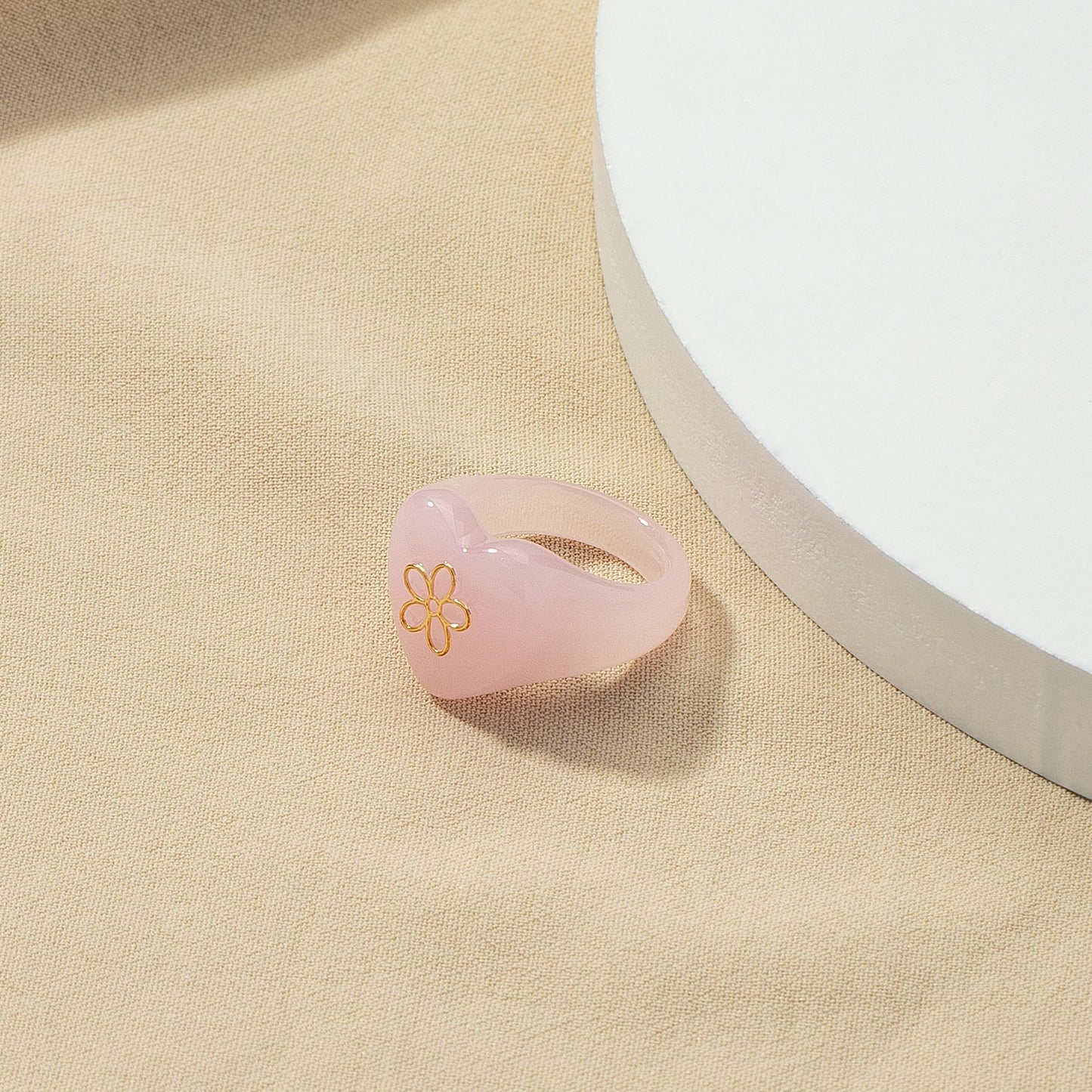 Chic European & American Jewelry: Pink Resin Flower & Instagram Rings