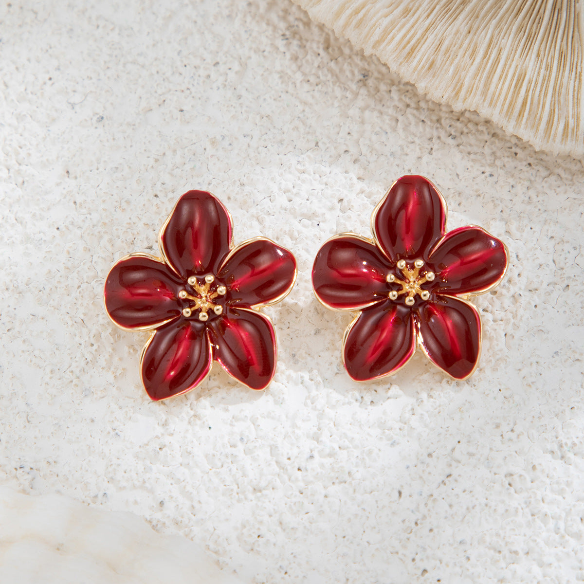 Planderful Vienna Verve Earrings – Elegant Oil-Dripping Flower Design