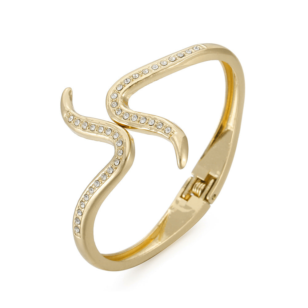 Planderful Vienna Verve Bracelet – Creative Snake Shape Design