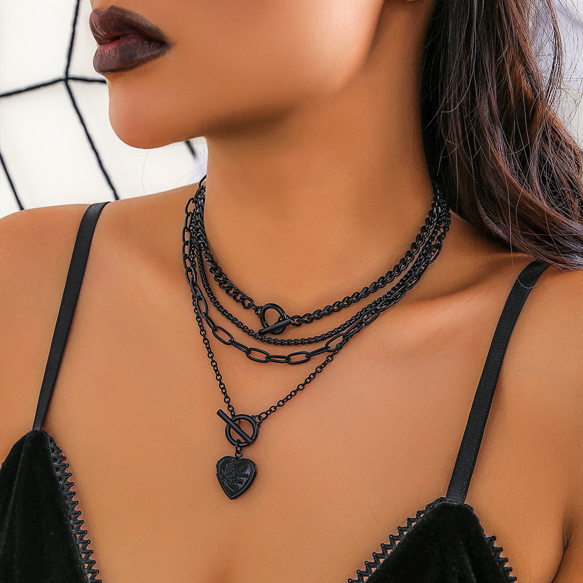 European and American Black Peach Heart Necklace with Hip-hop Spicy Girl Style
