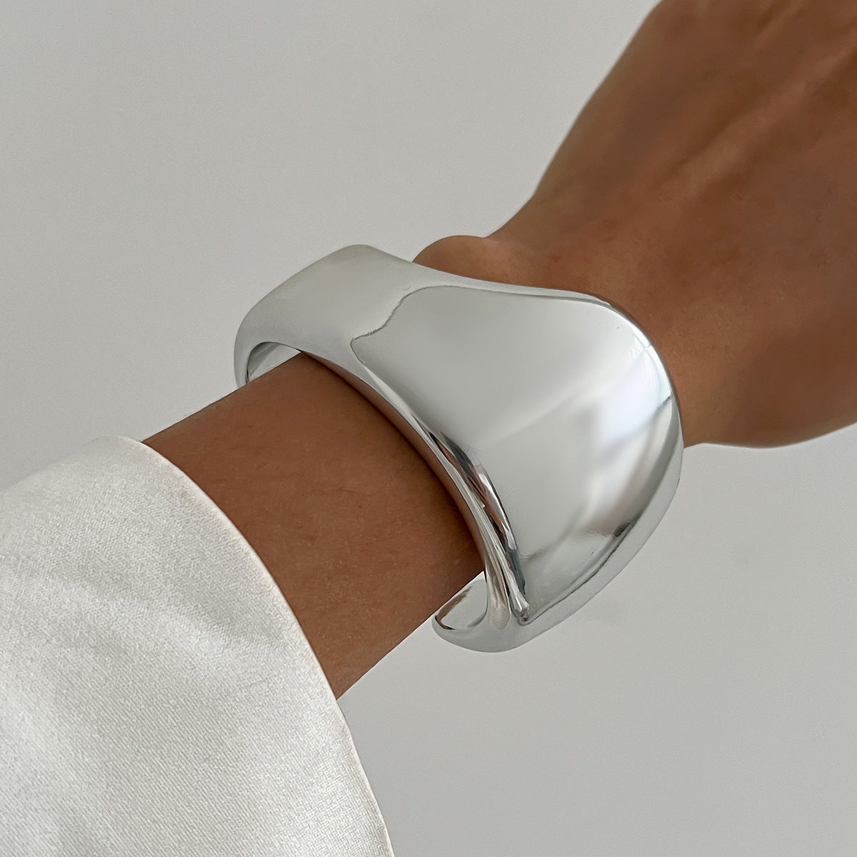 Planderful Vienna Verve Bracelet – Fashionable Geometric Design