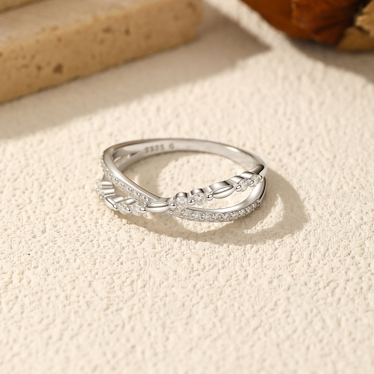 S925 Sterling Silver Cross-Over Moissanite Ring