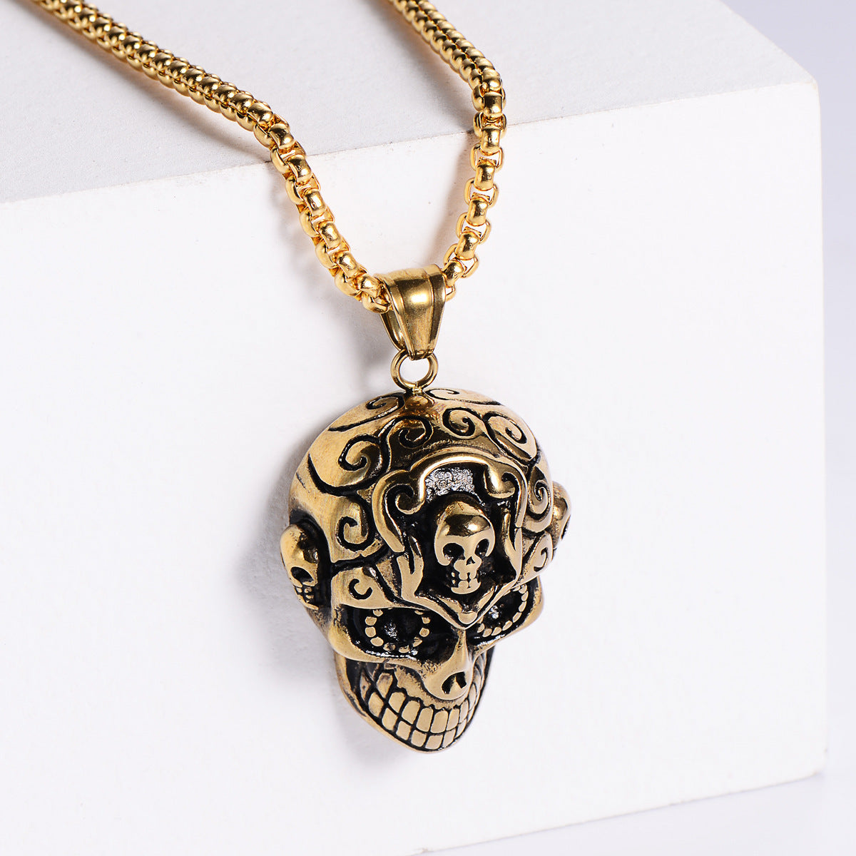 Personalized Multi-Color Skull Pendant Necklace for Men - Retro Punk Stainless Steel Design
