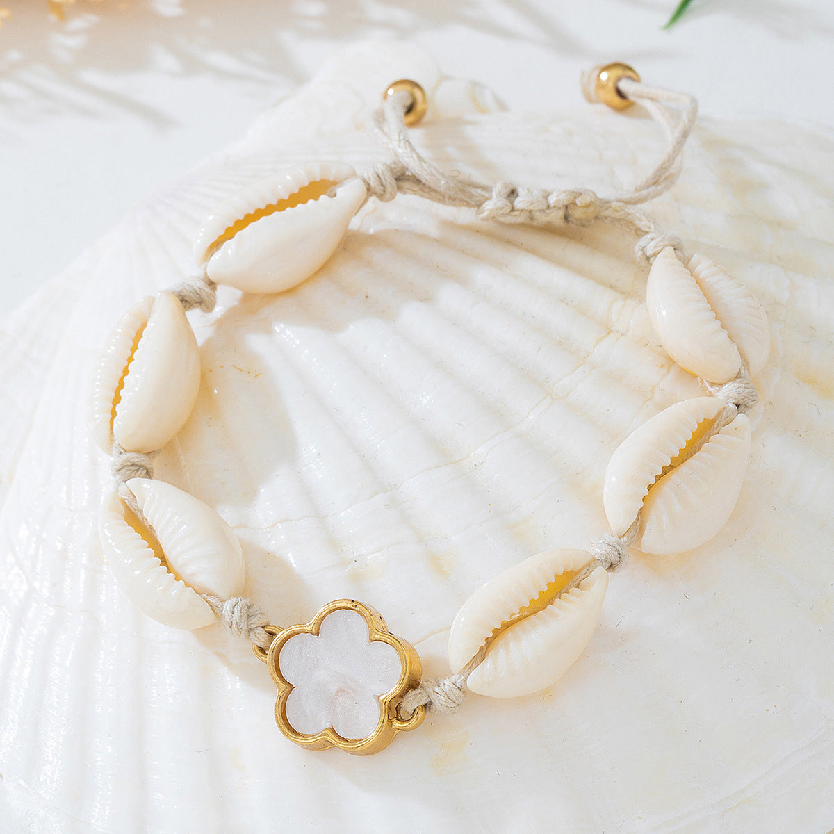 Planderful Vienna Verve Bracelet – Beach-Inspired Natural Shell Design