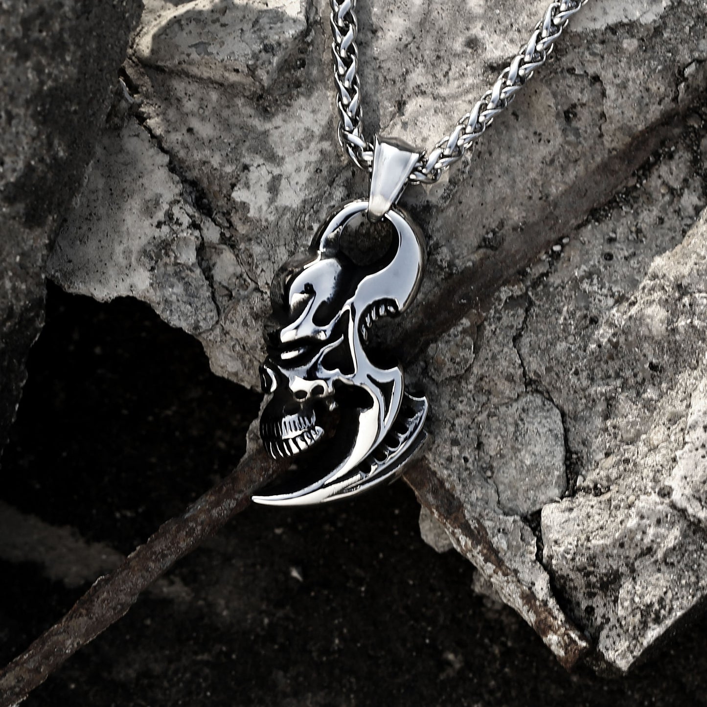 Retro European and American Titanium Steel Half-Face Skull Pendant for Men