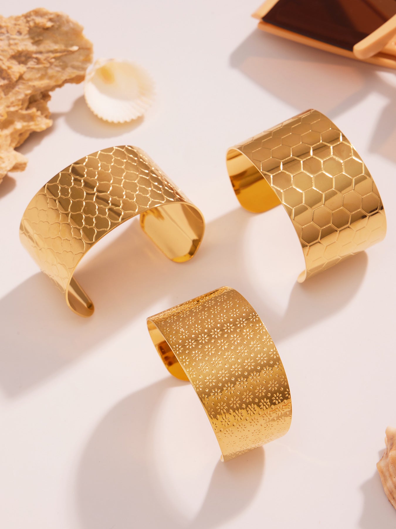 Planderful 18K Gold Plated Floral Women Bracelet Adjustable