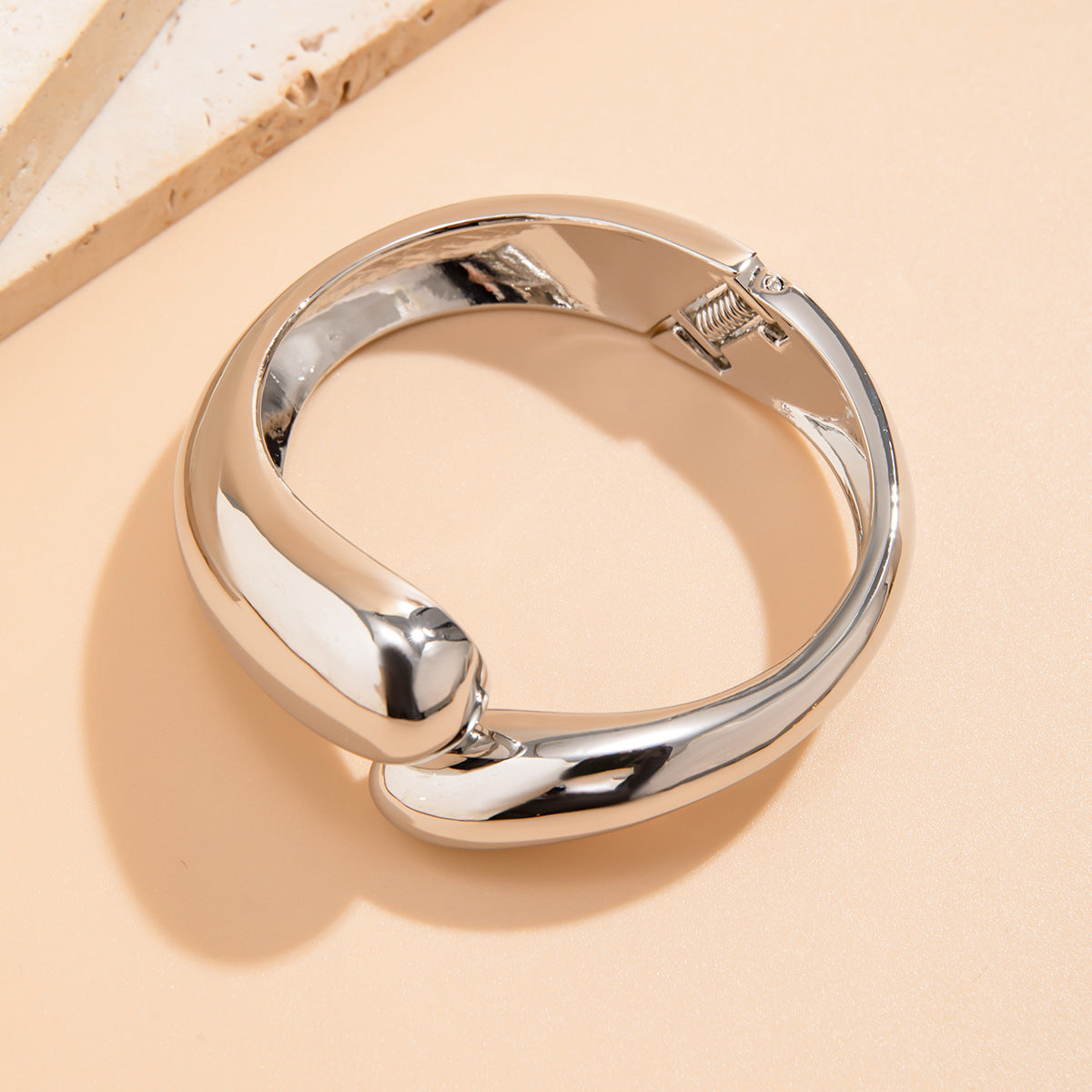 Heavy Industry Scenery Surface Bracelet Retro Metal Hug Bracelet
