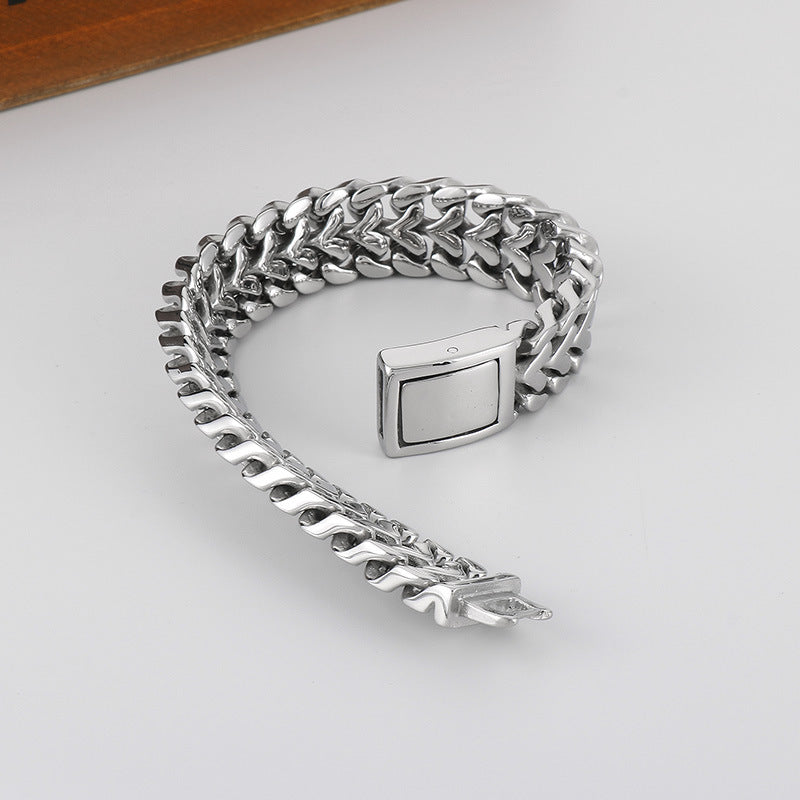 Custom Heart-Shaped Titanium Steel Men's Bracelet - European and American Style with a Simple and Fashionable Design