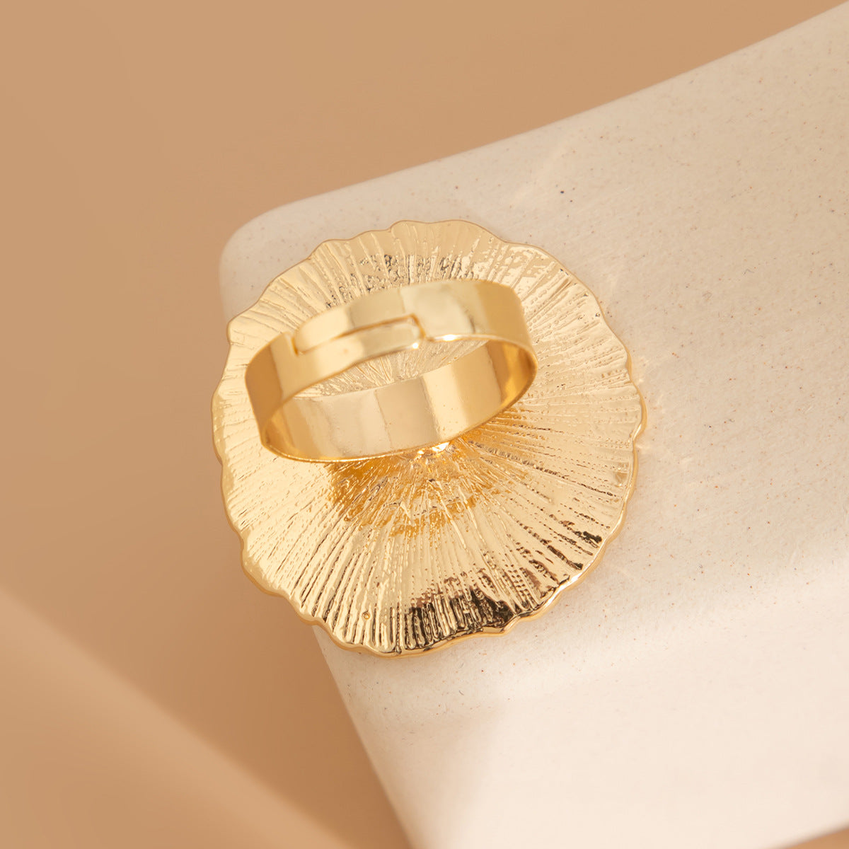 Planderful Vienna Verve Ring – Elegant Hollow Flower Design