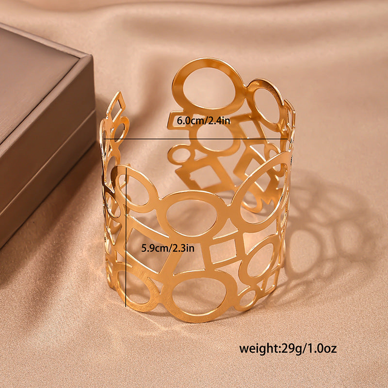 Chic Vintage-inspired Metal Circular Cuff for Women