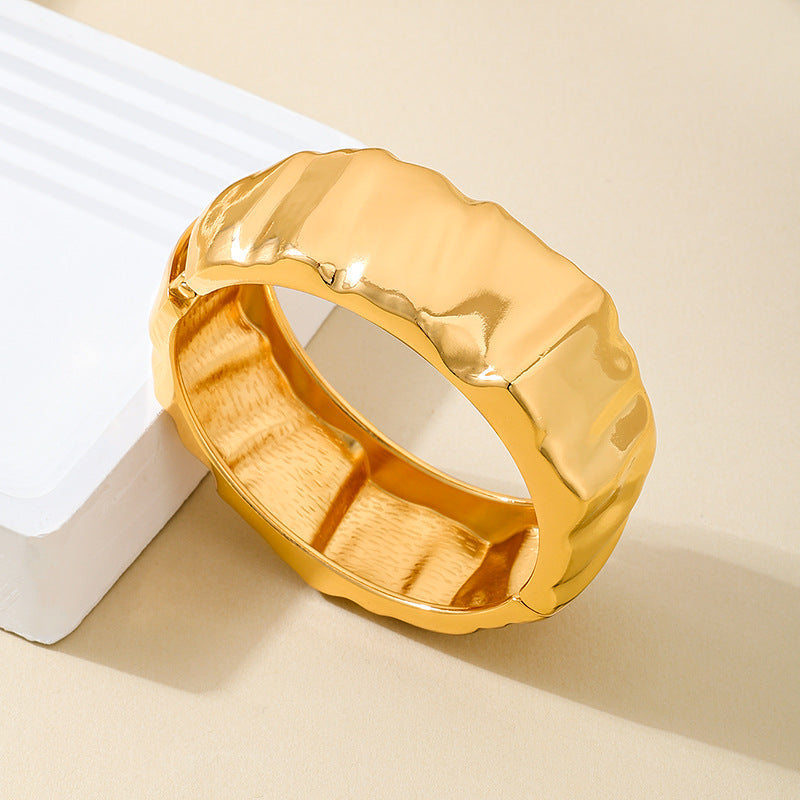 Planderful Vienna Verve Bracelet – Exaggerated Thick Metal Design