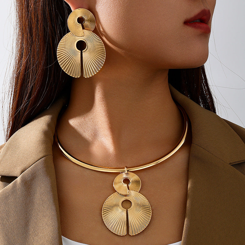 Vienna Verve Women's Metal Ruffle Edge Jewelry Set