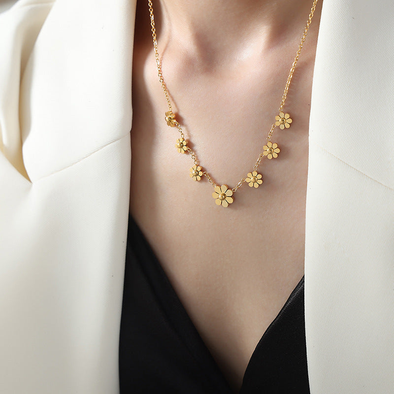 Luxurious Gold-Plated Chrysanthemum Collar Necklace for Stylish Women