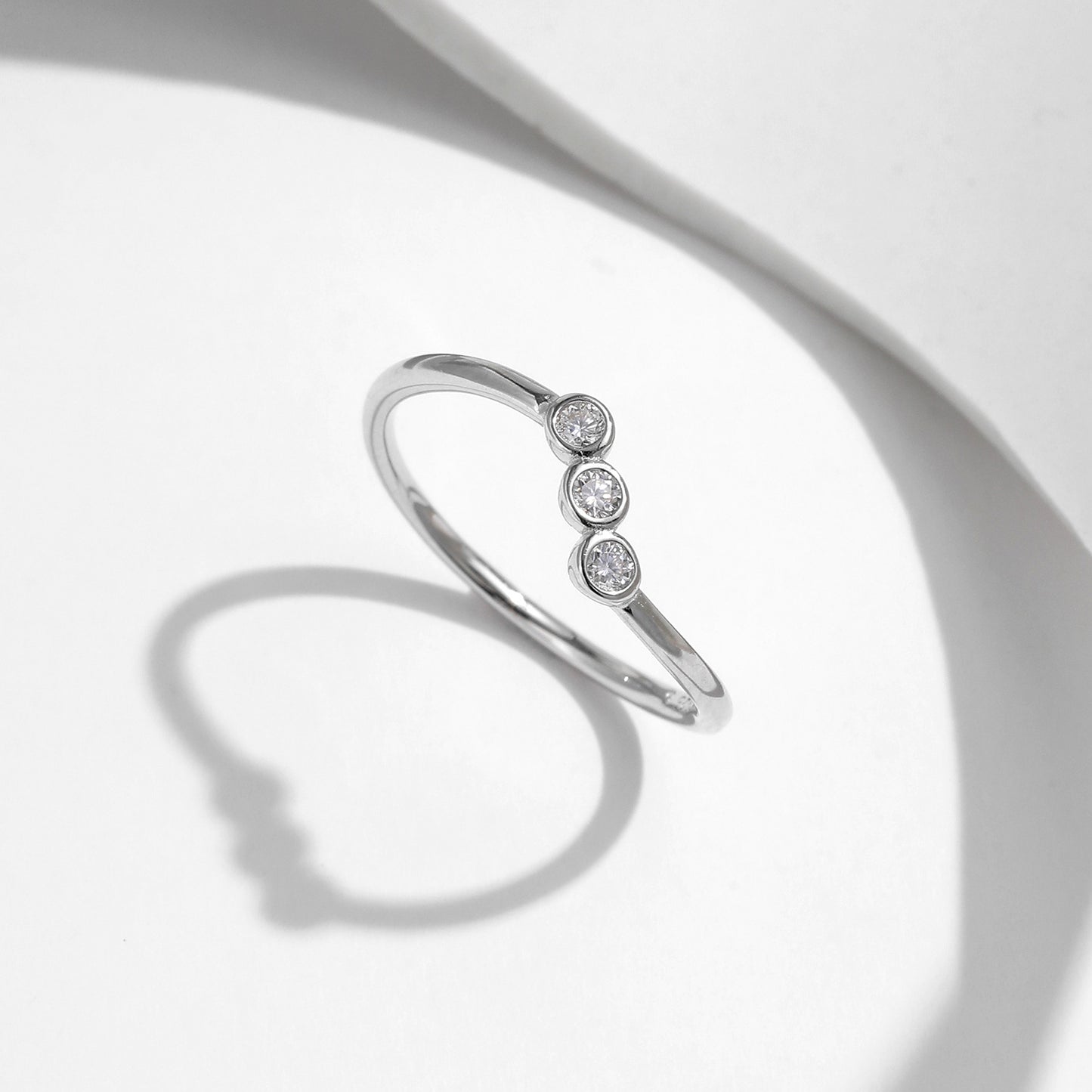 Planderful Moissanite Sparkling Ring – Irregular Design with Bright Row Moissanite