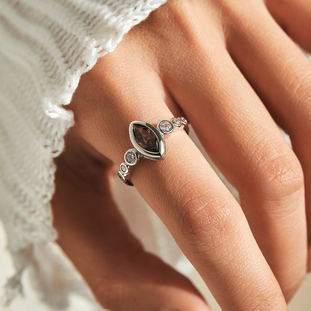 925 Sterling Silver Vintage Zircon Ring