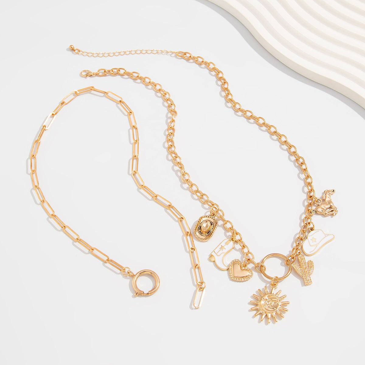 Planderful Vienna Verve Necklace – Sweet Heart-Shaped Cowboy Hat Pendant