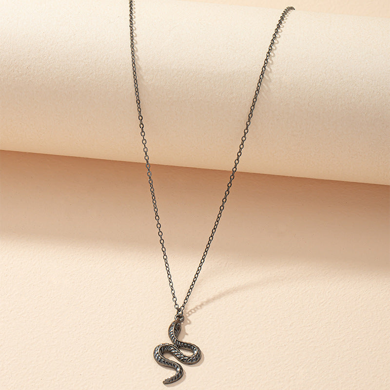 Vintage-inspired Serpent Pendant Necklace with European and American Cold Wind Aesthetic