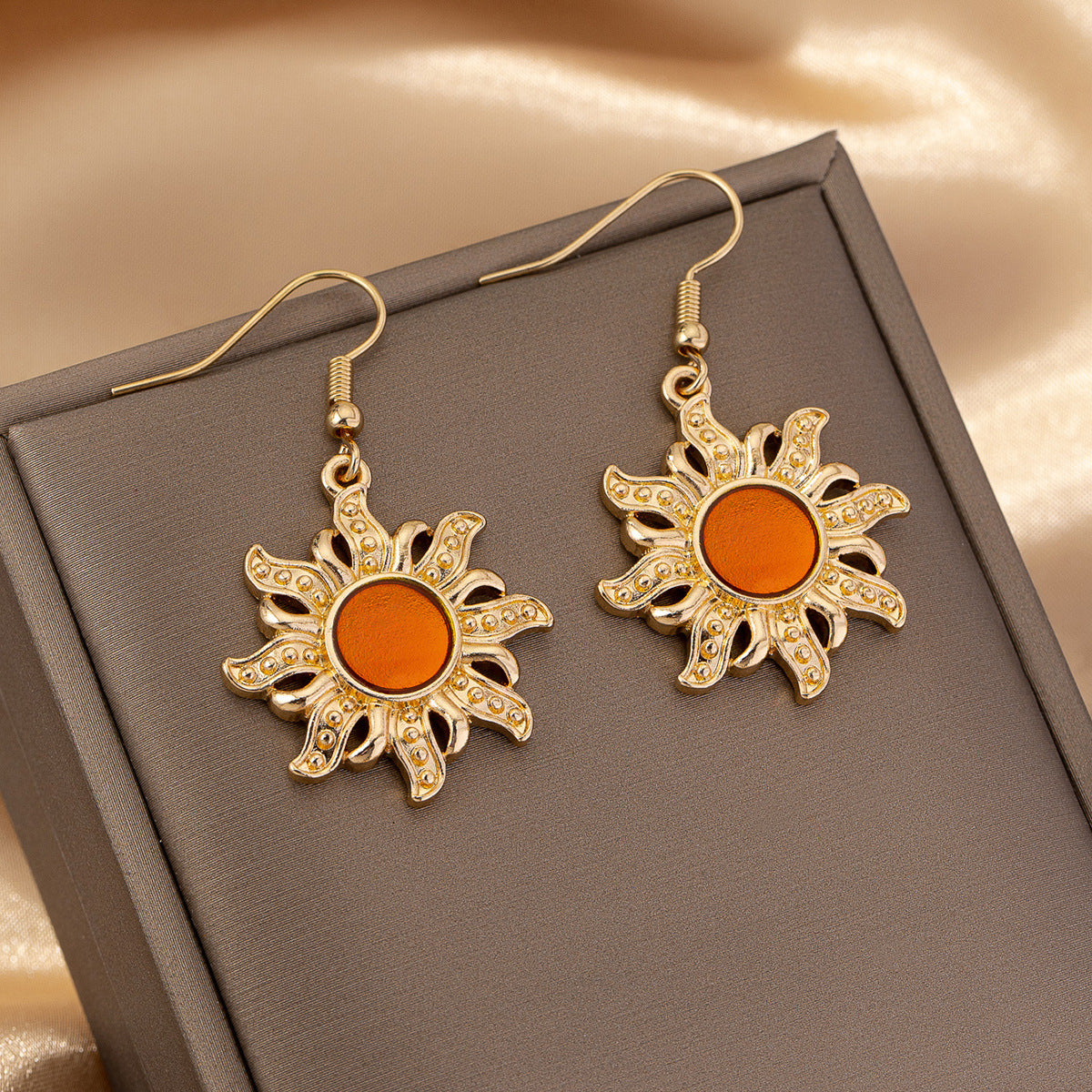 Planderful Vienna Verve Earrings – Retro Gold-Textured Sun Flower Design