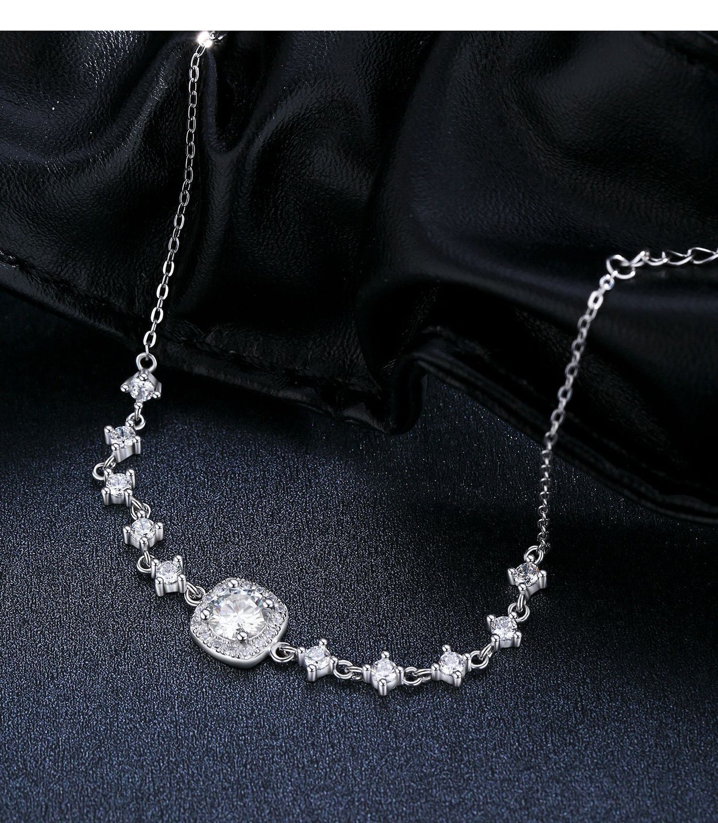 Planderful Moissanite Sparkling Bracelet – Luxurious Geometric Design