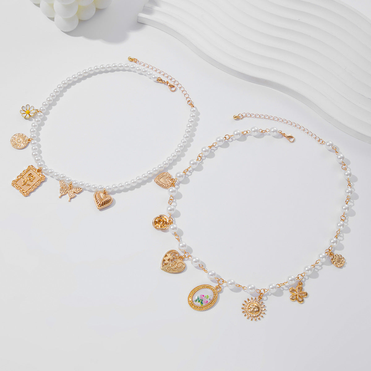 Planderful Vienna Verve Necklace – Elegant Pearl and Rose Bow Design