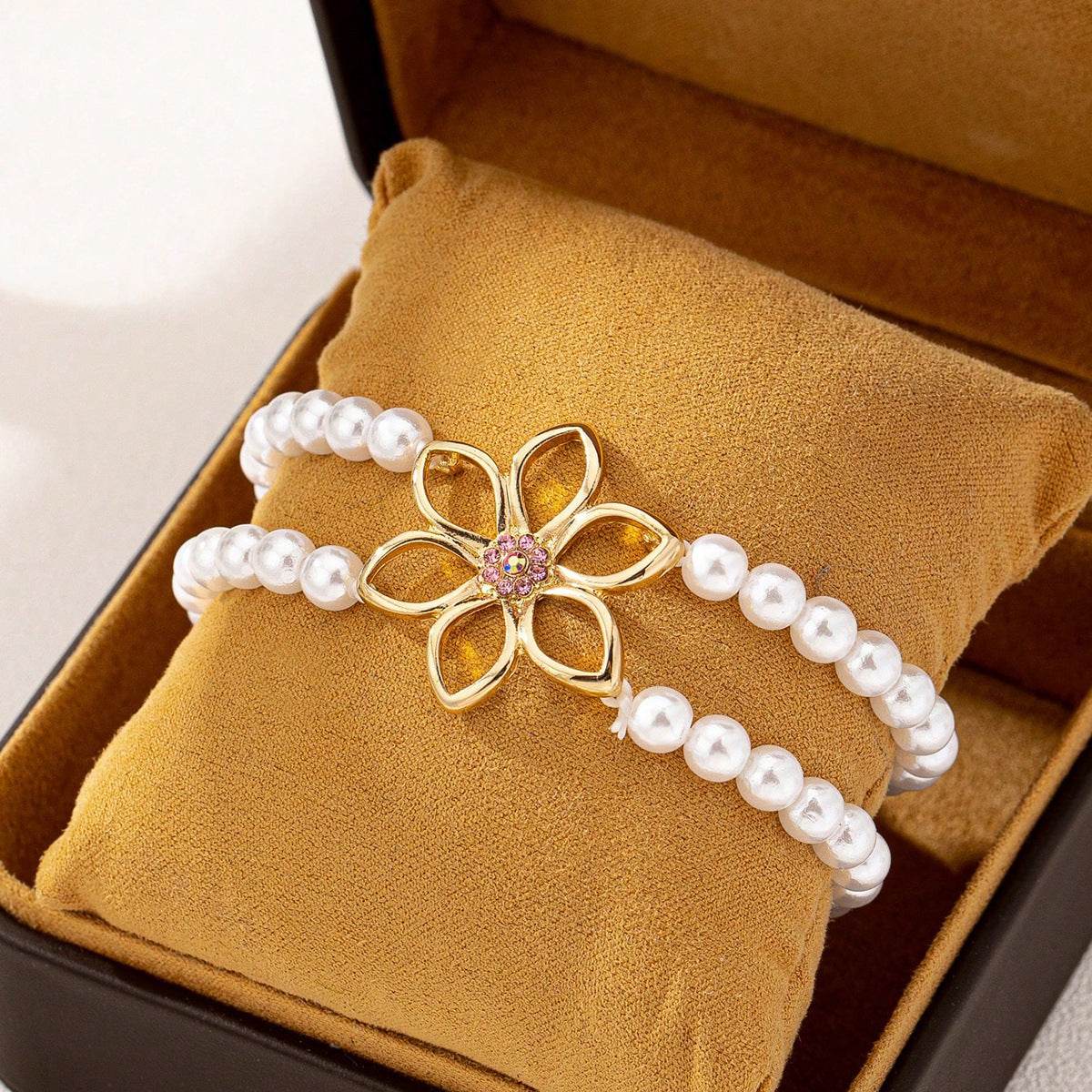 Planderful Vienna Verve Bracelet – Fashionable Pearl and Zircon Design