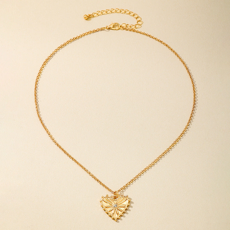 Planderful Vienna Verve Necklace – Fashionable Heart Element Design