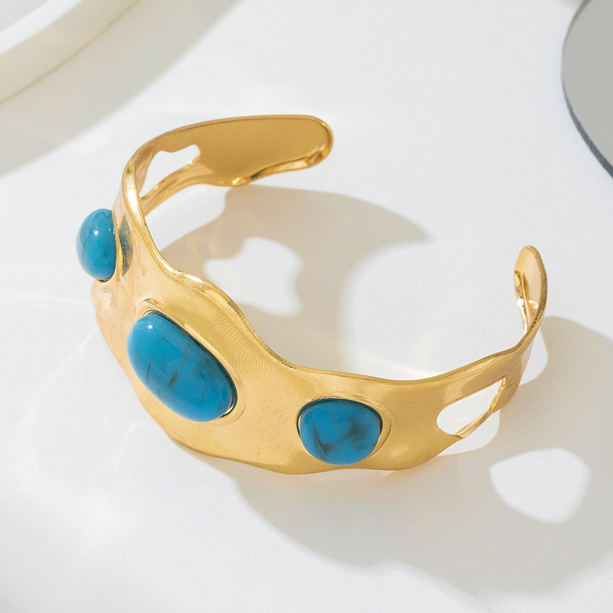 Planderful Vienna Verve Bracelet – Fashionable Retro Design with Turquoise Accents