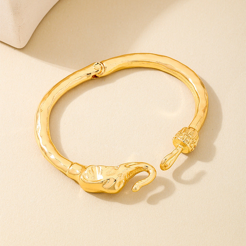 Planderful Vienna Verve Bracelet – Fashionable Retro Metal Elephant Design