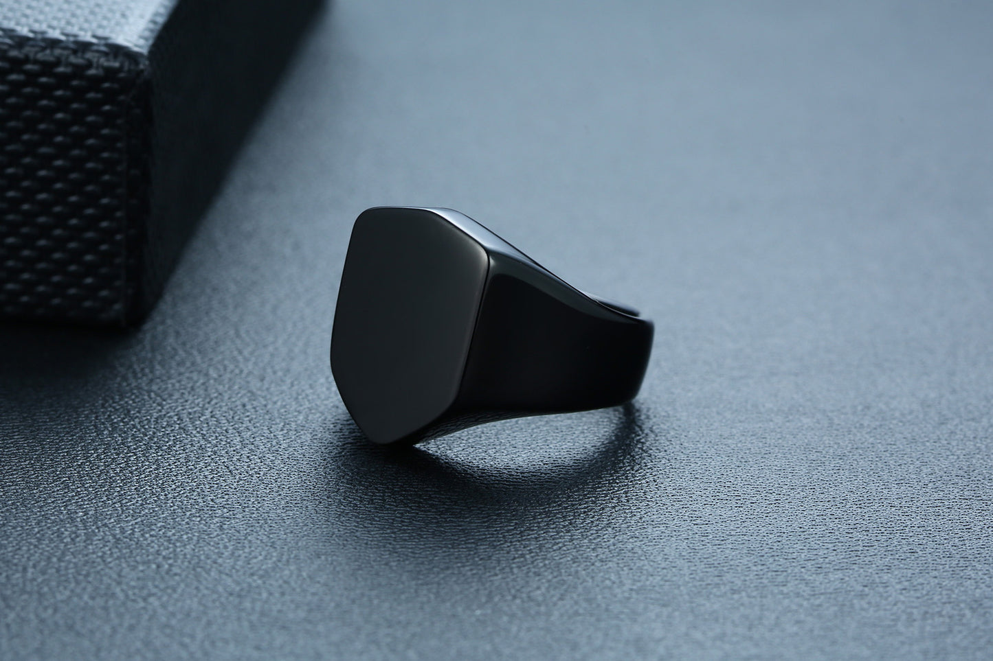 New Arrivals Trendy Men's Pentagonal Shield Ring Black Glossy