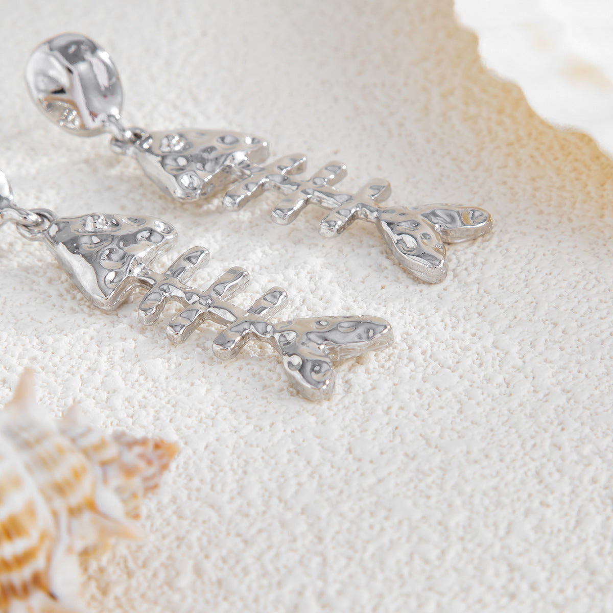 Planderful Vienna Verve Earrings – Personalized Alloy Wavy Fishtail Design