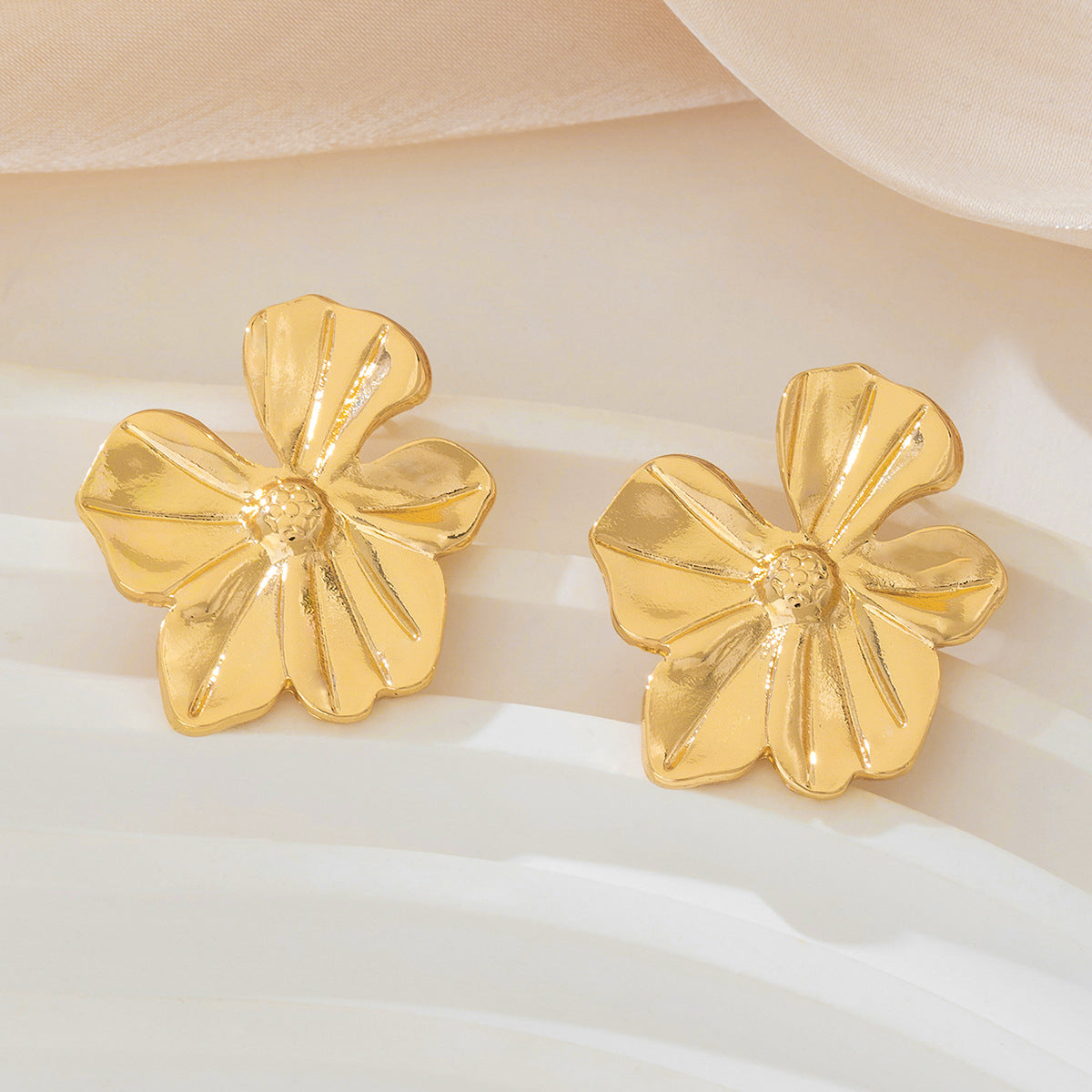 Planderful Vienna Verve Earrings – Exquisite Metal Gold Flower Design