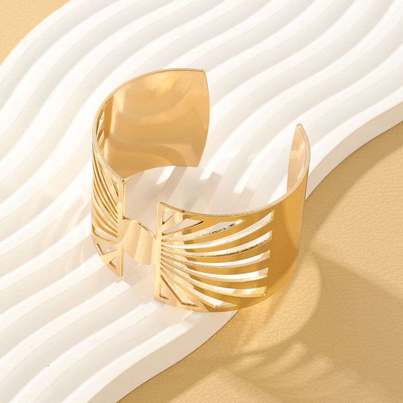 Luxury Retro Hollow Open Bracelet - Vienna Verve Collection