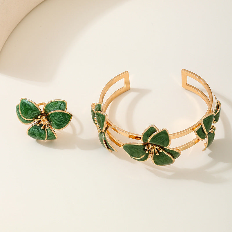 Green Flower Jewelry Set for Women by Planderful