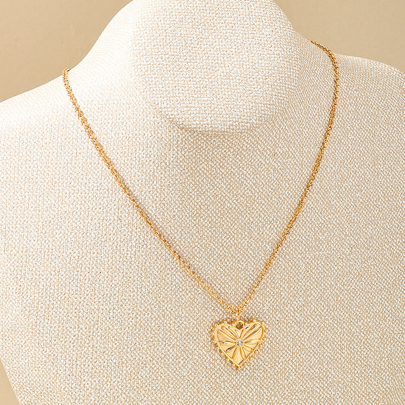 Planderful Vienna Verve Necklace – Fashionable Heart Element Design