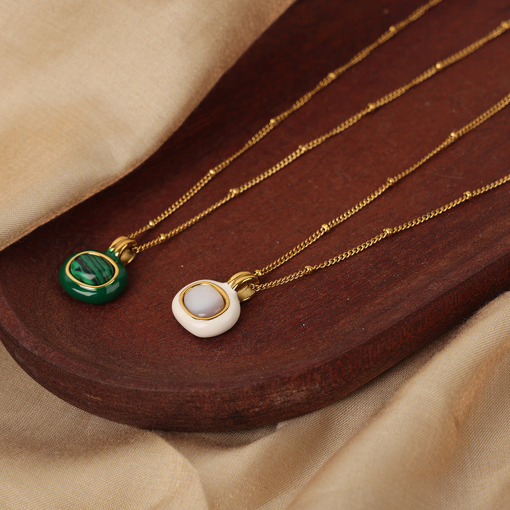 Regal Retro European-Inspired Pendant Necklace with Malachite Shell Detail