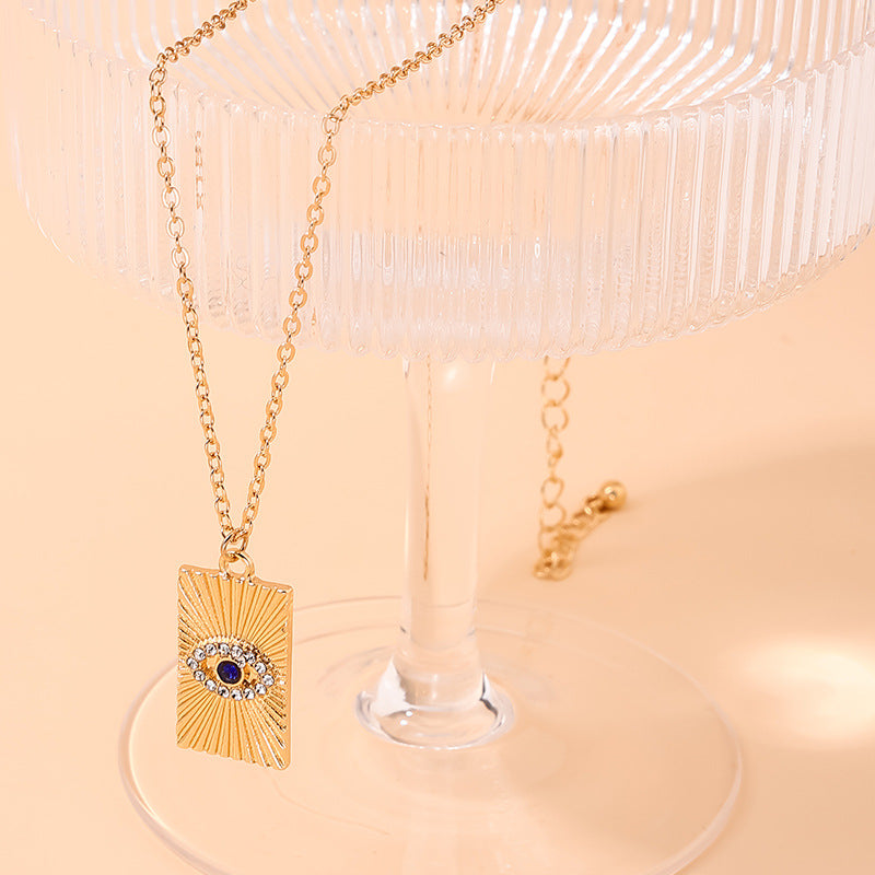 Retro Blue Diamond Pendant Necklace with a Tempting Devil's Eye Sparkle