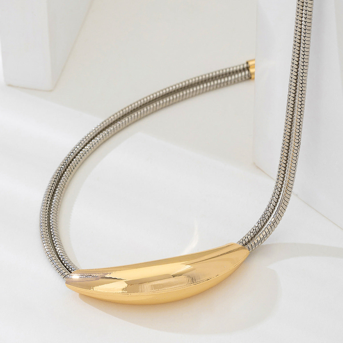 Planderful Vienna Verve Necklace – Exquisite Fashion Metal Design