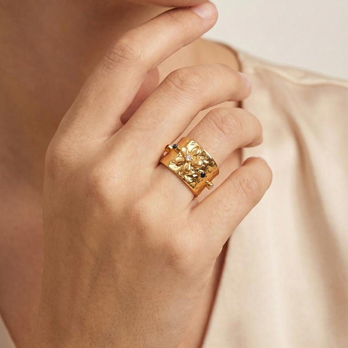 Stainless Steel Wide-Sided Texture Flower Zircon Open Ring Design