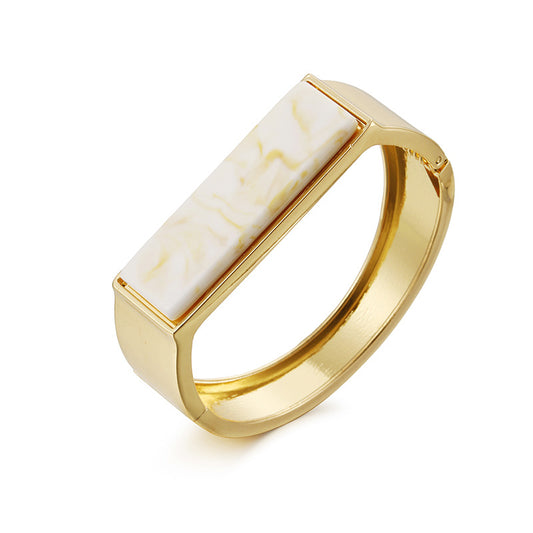 European Style Charm Bracelet with Zinc Alloy and Resin Materials