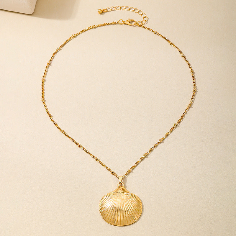 Planderful Vienna Verve Necklace – Stylish Marine-Inspired Gold Shell Design