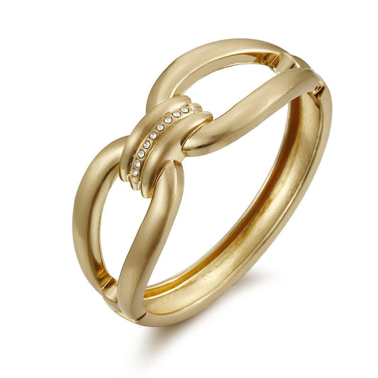 Timeless Rose Gold Luxury Bracelet for Women – Fashion Forward Design with Enduring Elegance