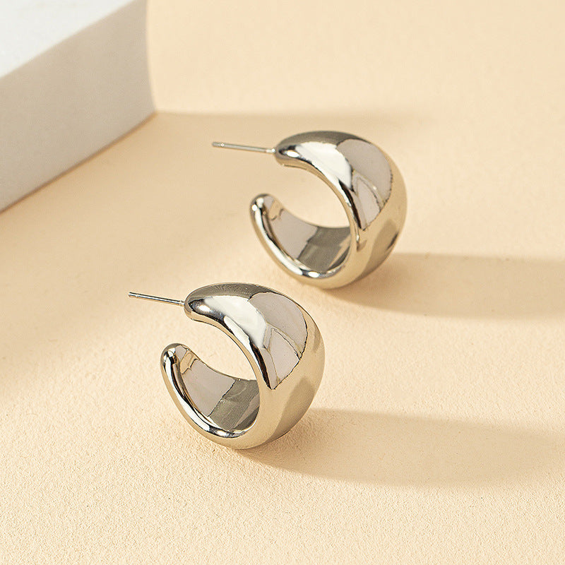 Versatile Metal C-Shaped Earrings with Personalized Design and High-End Appeal