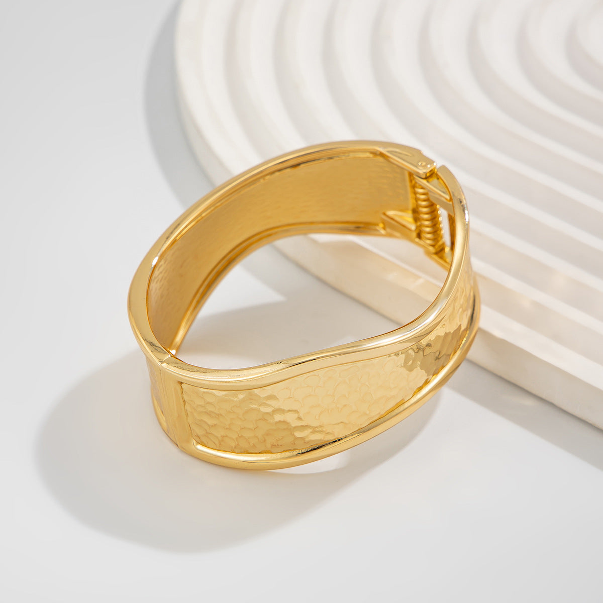 Planderful Vienna Verve Bracelet – Creative Knock Pattern Design