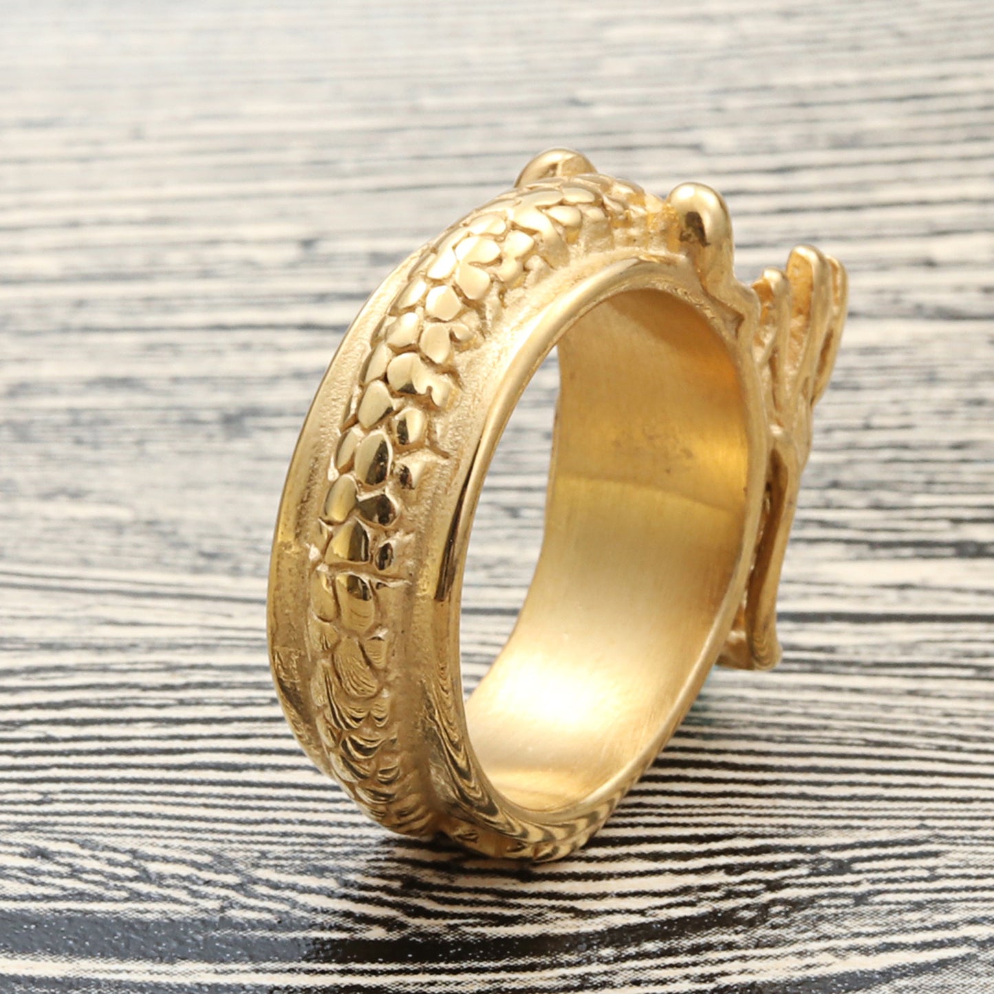 Titanium Steel Retro Dragon Head Ring for Men - Punk Trendy Design in Sizes 8-12