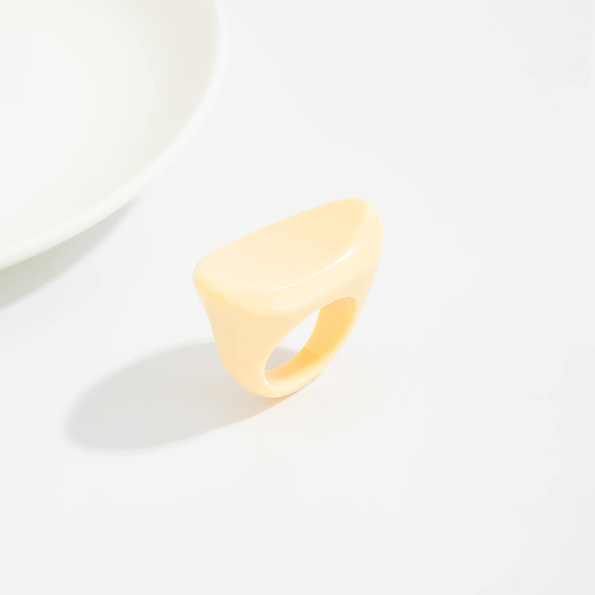 Planderful Vienna Verve Oval Index Finger Ring for Women Geometric Resin Jewelry Statement