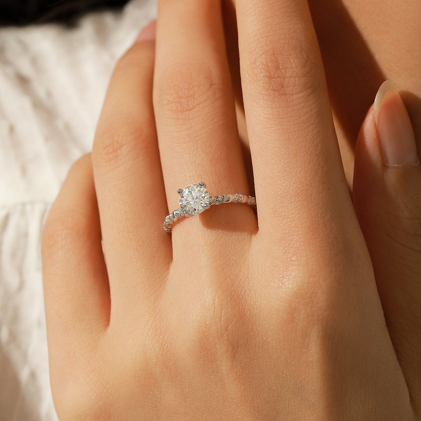 Planderful Moissanite Sparkling Ring – Elegant Light Luxury Design