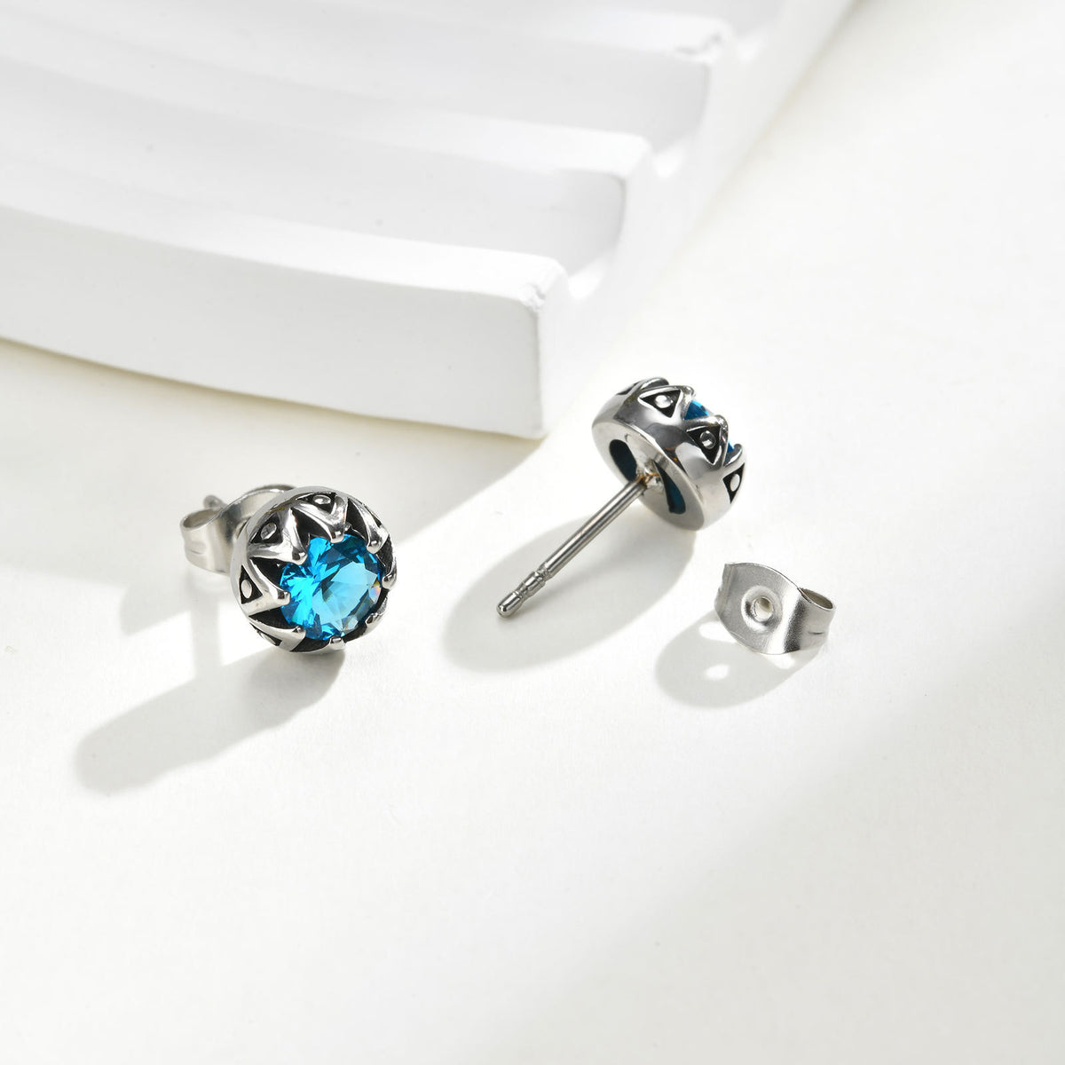 Crown-Set Zircon Single Stud Earring