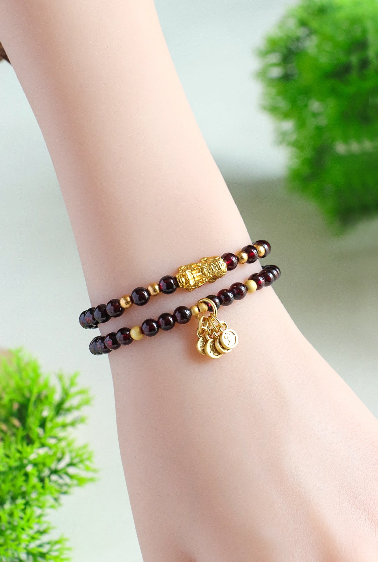 Planderful Fortune's Favor Bracelet – Lucky Garnet Beaded Design