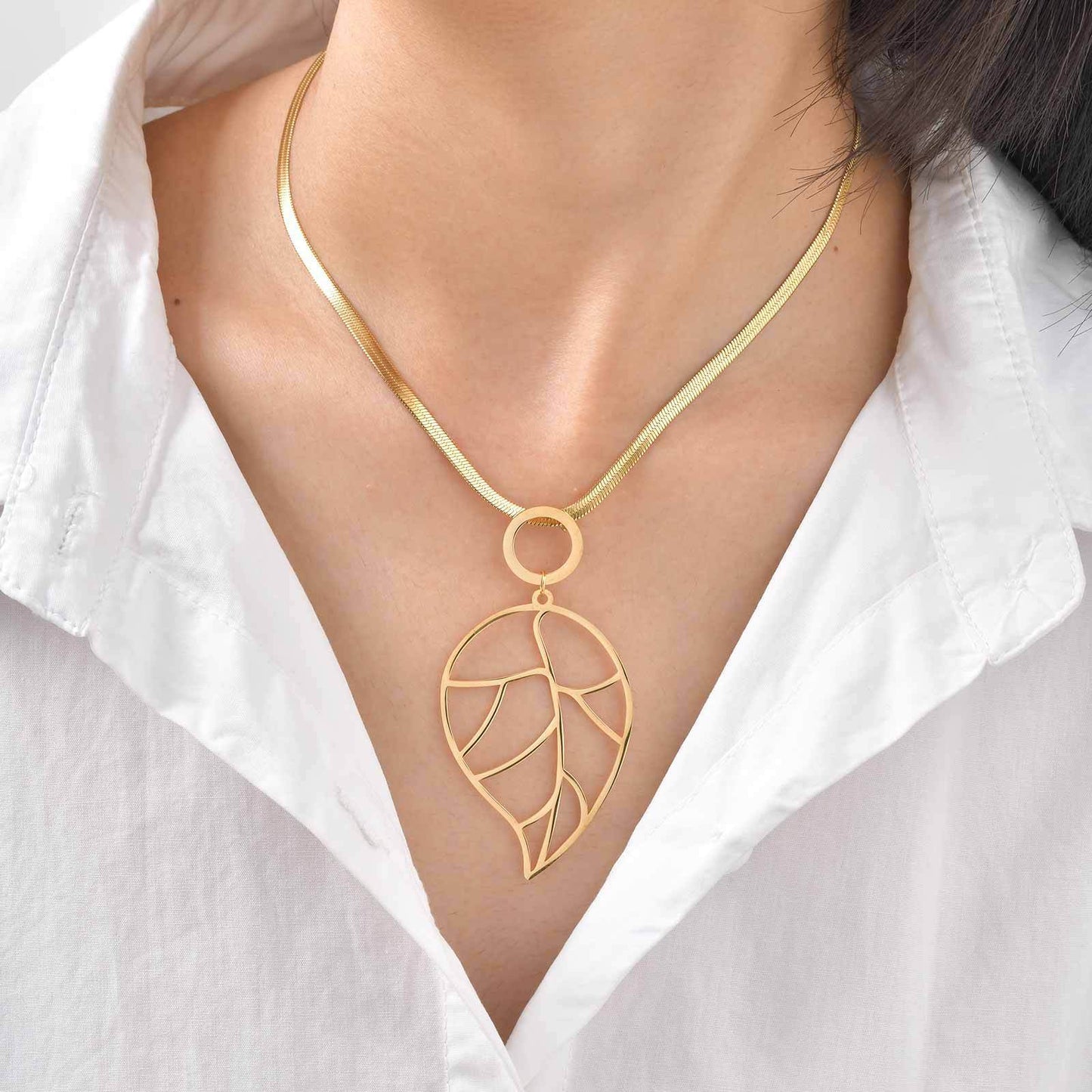 Stainless Steel Irregular Disc Leopard Print Leather Rope Sunflower Leaf Design Necklace